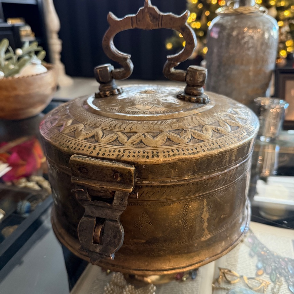 Antique Rare Brass Hand Tooled & Etched Lidded Chapati Box From India 9”x7”
